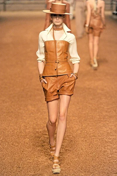 Look 24